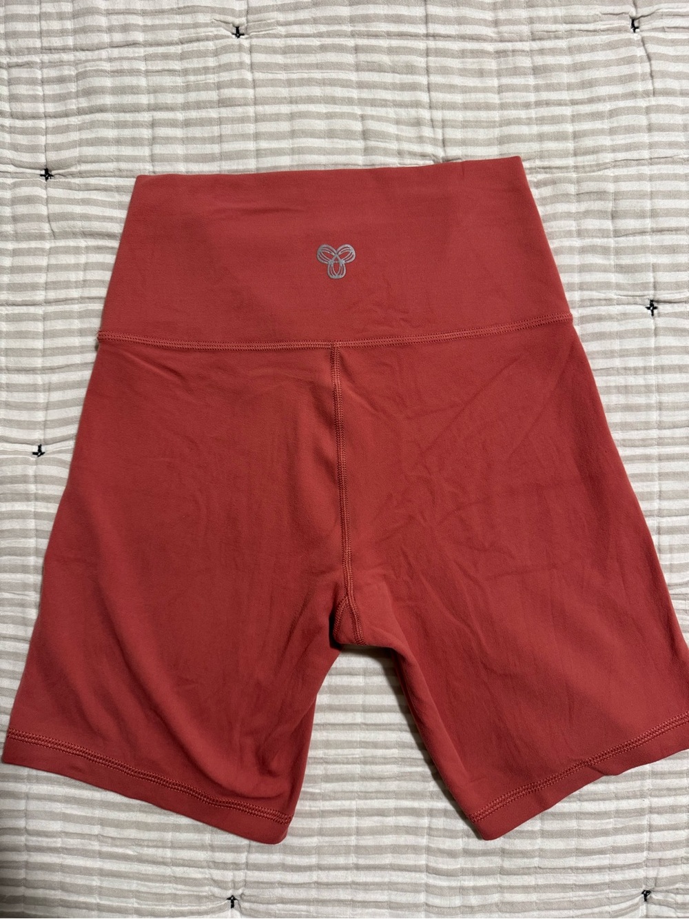 Aritzia TNA Butter Atmosphere 7” Shorts - Size S - Warm Sienna Red